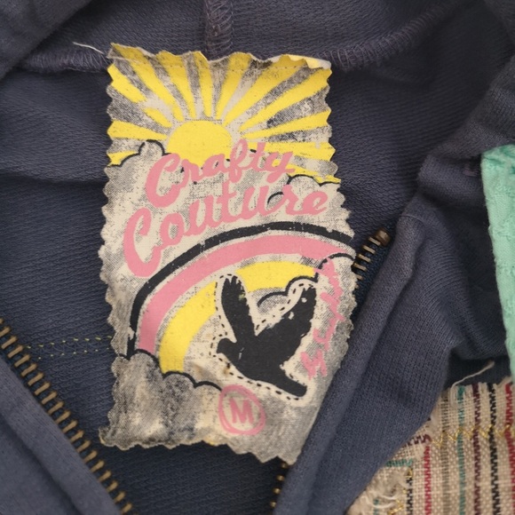 ❤️ 3/$25 Crafty Couture revamped short sleeve zip hoodie school ducky sparrow - Picture 4 of 4